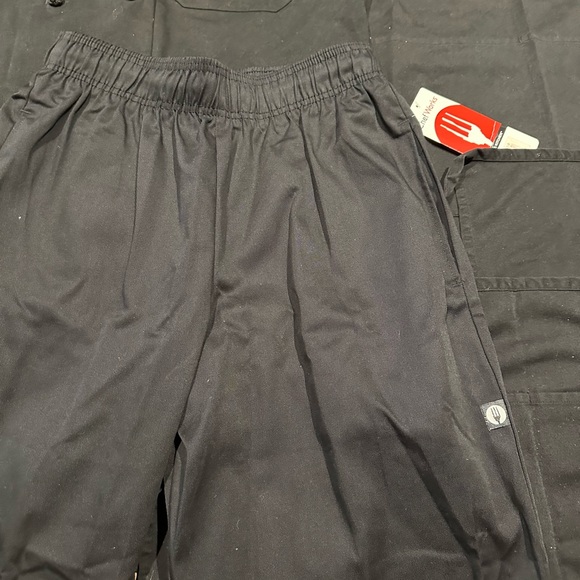 New’Chef Works’ pant size Small with Large chef coats and 4 bistro aprons - Picture 6 of 6